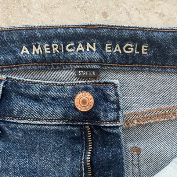 American Eagle Mom Jeans Distressed Knees/Hem Medium Blue Wash, Size 4 - Picture 3 of 10